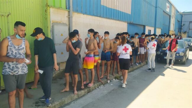 Más de 3.400 inmigrantes que cruzaron la frontera de Ceuta han sido atendidos en hospitales