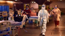 La India baja de los 330.000 casos y aumenta más de 3.800 muertes por COVID