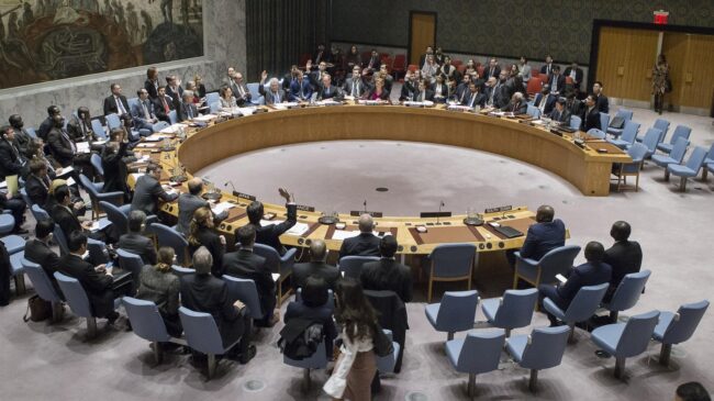 El Consejo de Seguridad de la ONU aprueba una resolución que pide a los talibanes asegurar la salida de afganos