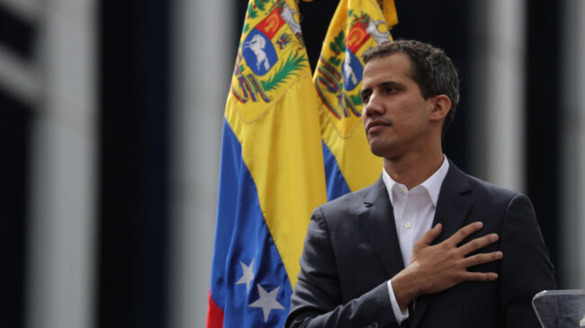 La policía venezolana llega a la casa de Guaidó para detenerlo