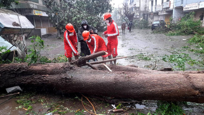(VÍDEO) Al menos 81 muertos en India tras el paso del ciclón Tauktae