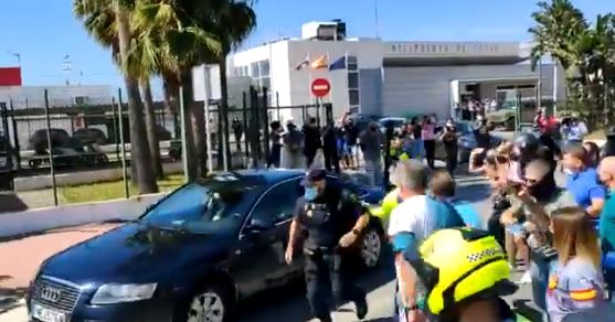 (VÍDEO) Sánchez, recibido entre abucheos y patadas en Ceuta