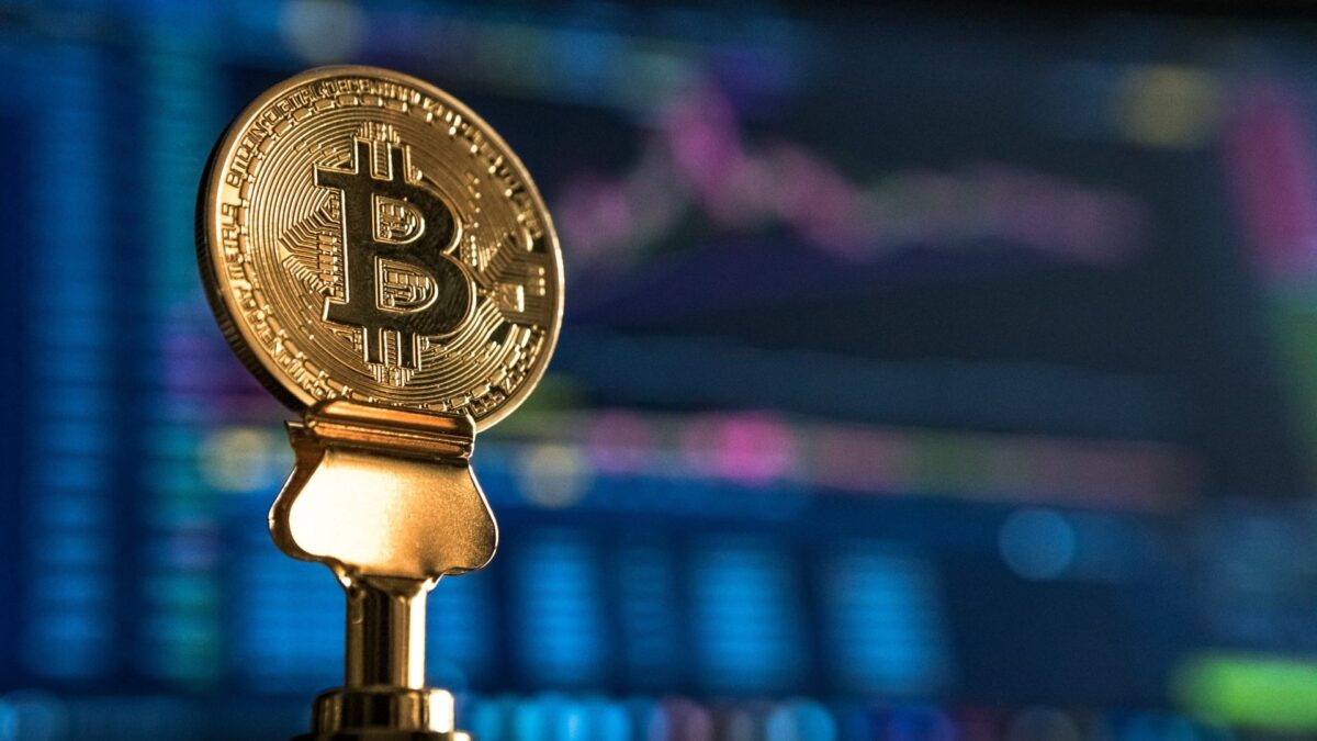 El tsunami de las criptodivisas y las tres olas del coronavirus