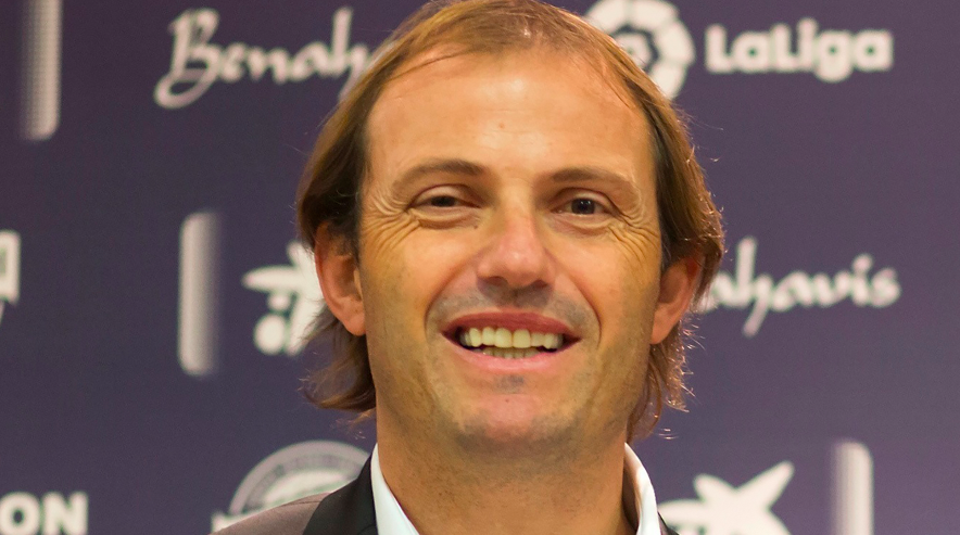 Francesc Arnau, director deportivo del Oviedo y exportero del Barcelona, muere de forma repentina