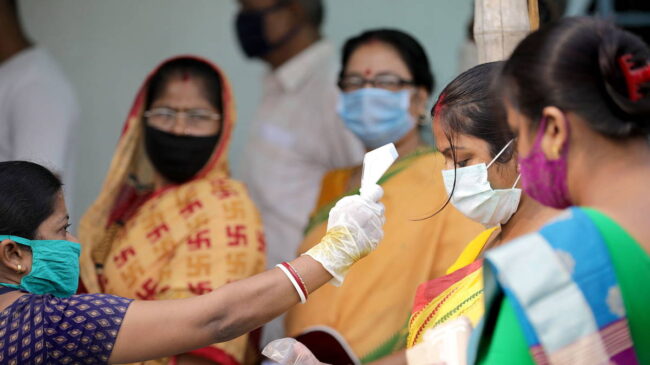 La India registra el menor número de nuevos contagios de coronavirus en 45 días