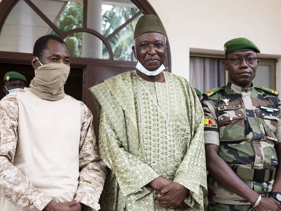 Los golpistas malienses liberan al presidente depuesto y a su primer ministro