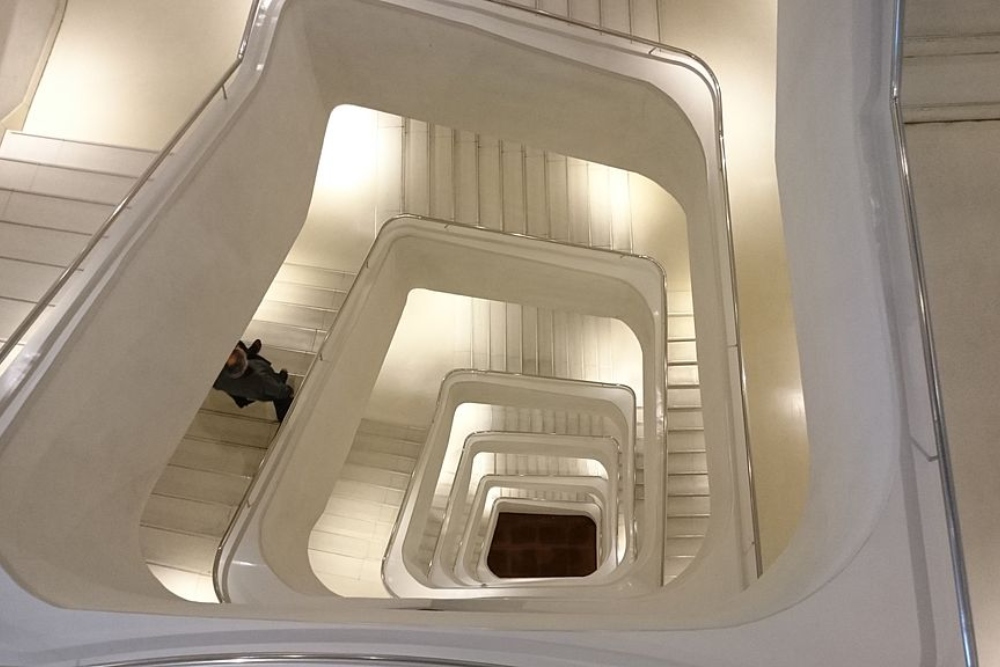 Muere un hombre tras precipitarse en el interior del CaixaForum en Madrid