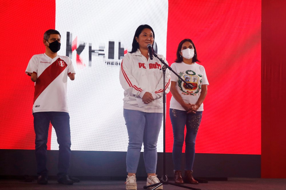 Los primeros resultados dan la victoria a Fujimori en Perú, pero sin contar el voto rural