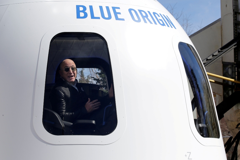 Jeff Bezos viajará al espacio en julio a bordo del primer vuelo tripulado de su empresa