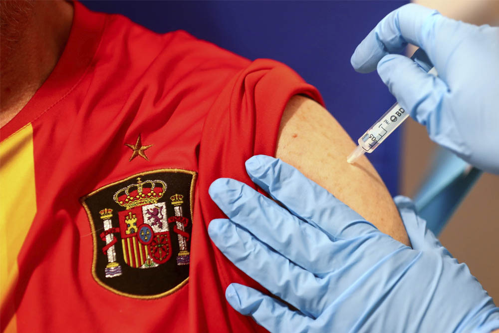 Salud Pública debate vacunar a la selección española de fútbol