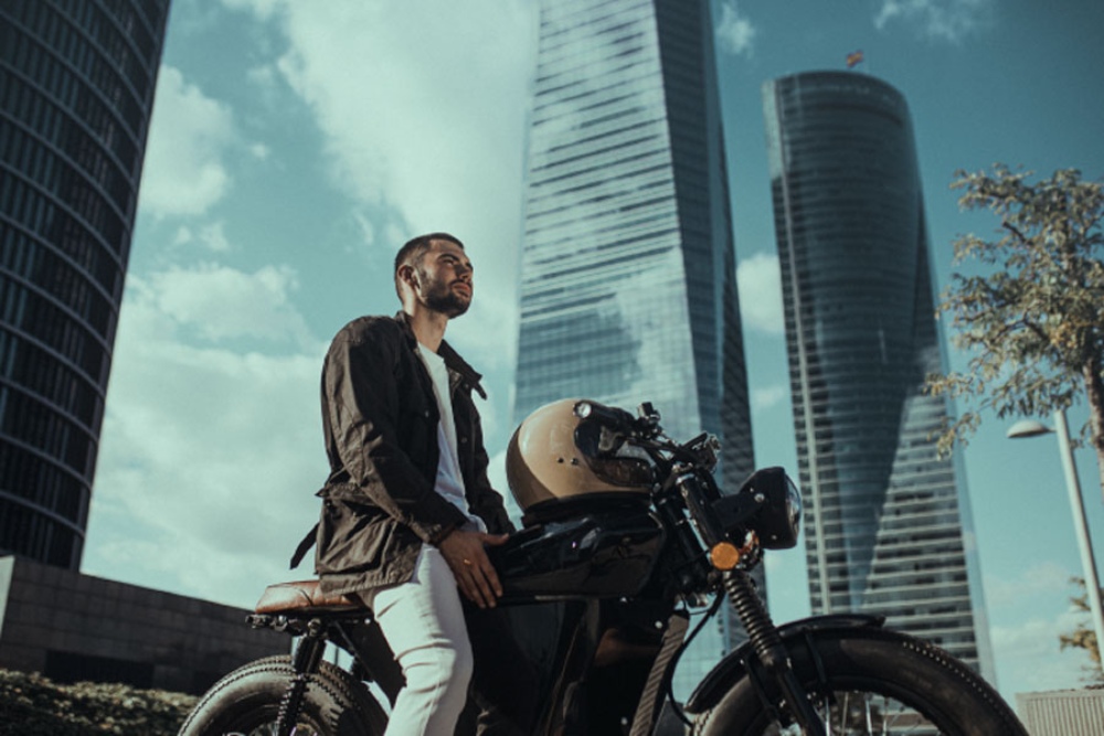 Una nueva moto eléctrica llega a Madrid: OX Motorcycles inicia la producción en serie de OX One