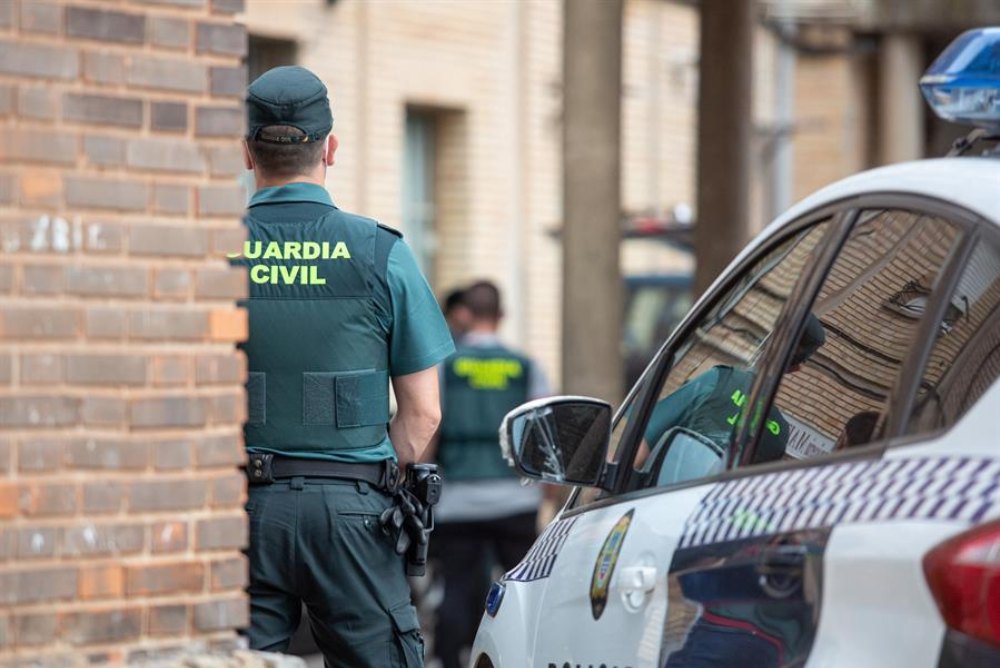 La Guardia Civil retirará de manera «inmediata» las armas a agentes sospechosos de violencia de género
