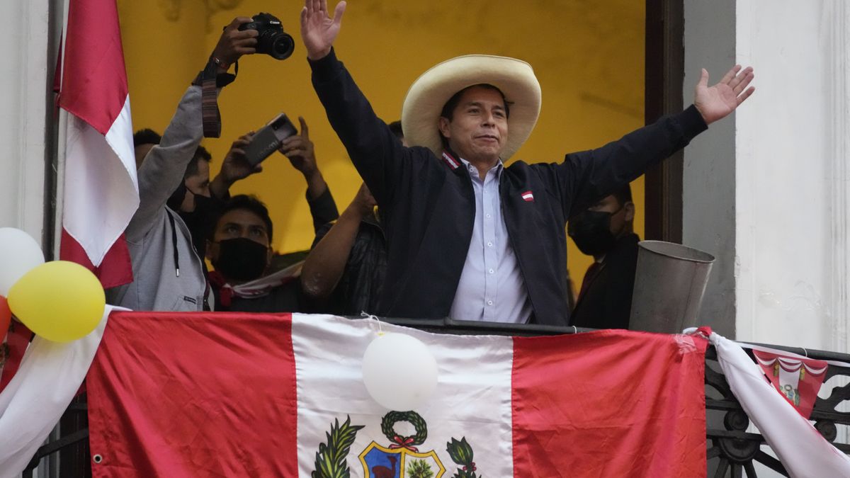 (VÍDEO) Ni aborto, ni matrimonio igualitario, ni eutanasia: así es Pedro Castillo, el nuevo presidente de Perú que aplaude Yolanda Díaz