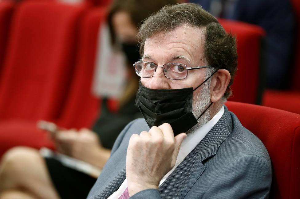 Rajoy reivindica el modelo Feijóo y a Casado como la «alternativa sensata»