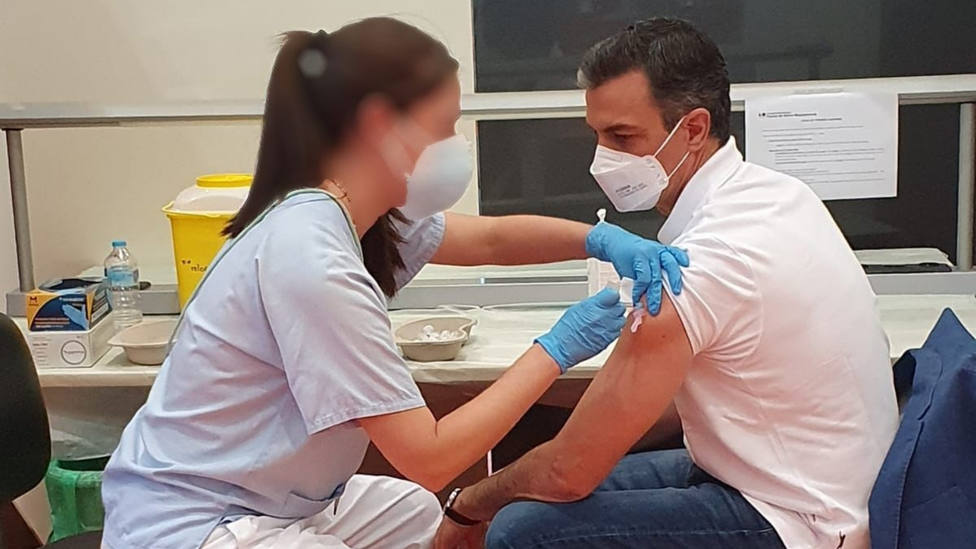 Pedro Sánchez se vacuna contra el covid-19