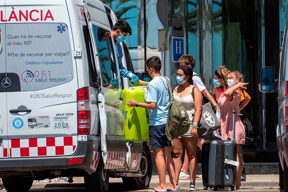 El 26% de los jóvenes peninsulares de viaje en Mallorca ha dado positivo en coronavirus