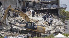 Paran las tareas de rescate por temor al derrumbe total del edificio en Miami