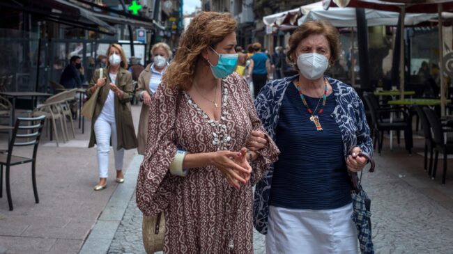 España mantiene controlada la pandemia tras casi un mes sin restricciones