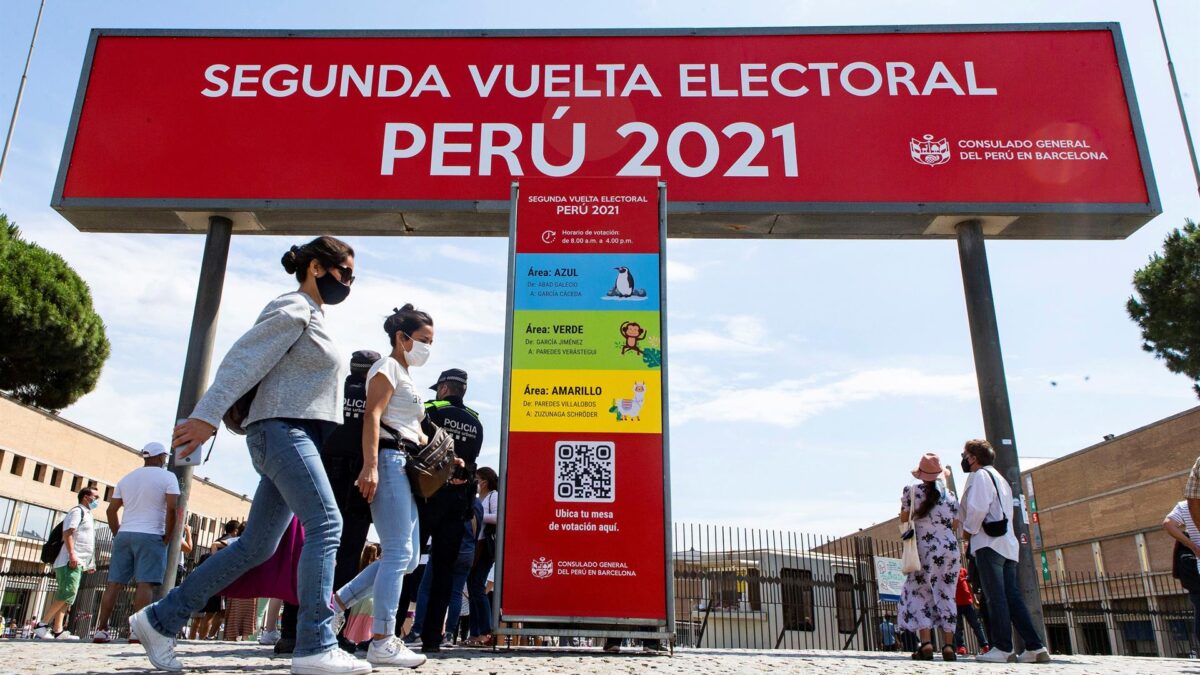 Castillo mantiene más de 78.000 votos de ventaja sobre Fujimori en Perú con el escrutinio al 97,8%