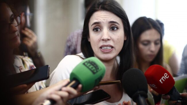 El tesorero y la gerente de Podemos, imputados por el juez en el 'caso niñera'