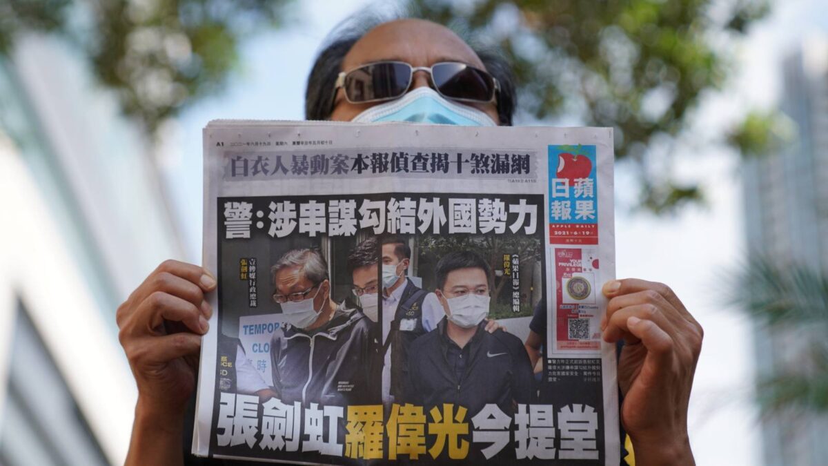 El principal diario opositor de Hong Kong cierra tras sufrir una gran presión por parte del Gobierno