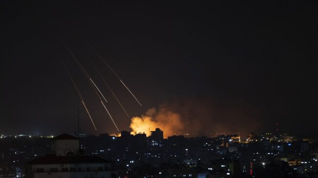 Israel lanza nuevos ataques aéreos sobre Gaza en respuesta a globos incendiarios de Hamás