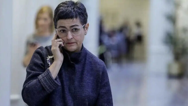 El juez del caso Ghali sigue manteniendo a la exministra Laya como investigada, aunque exonera a su segundo