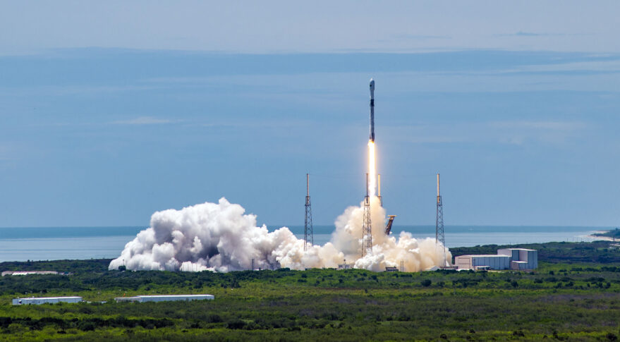 (VÍDEO) SpaceX lanza un satélite de seguridad nacional de EE.UU. con un cohete reciclado