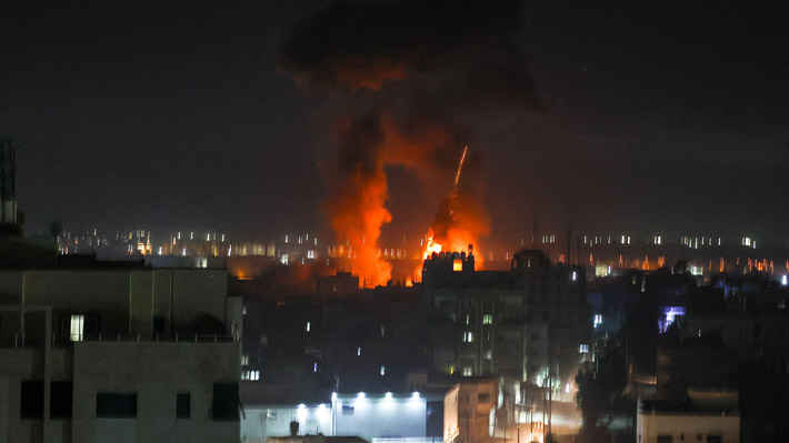 Israel responde atacando Gaza por segunda vez tras el lanzamiento de más globos incendiarios de Hamás