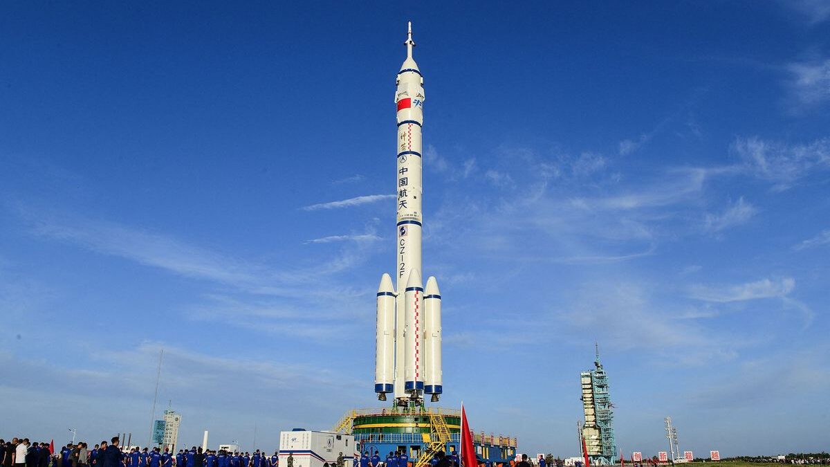 China lanzará este jueves su primera misión espacial tripulada desde 2016