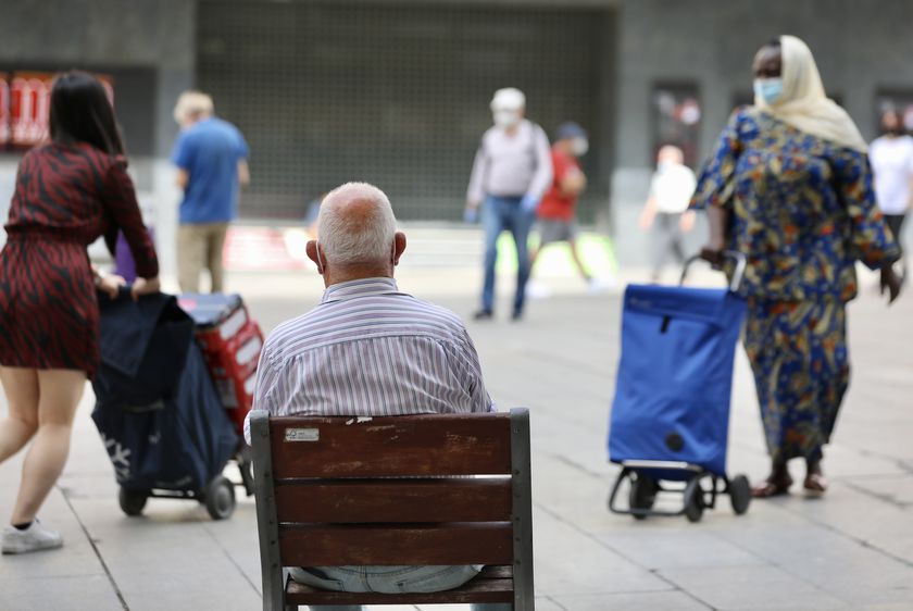 El Gobierno y los agentes sociales acuerdan el primer paquete de reforma de las pensiones