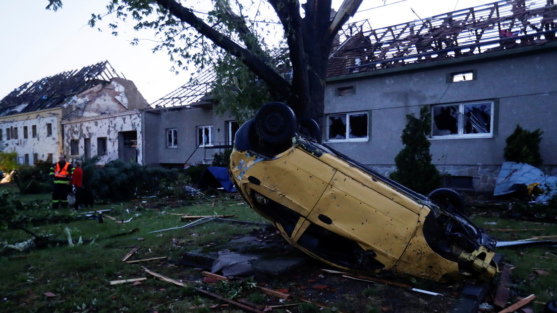 (VÍDEO) Al menos tres muertos y 200 heridos tras el paso de un tornado en el sur de República Checa