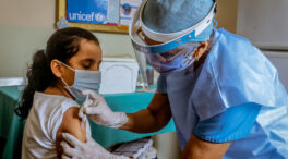 Rumanía, primer país de la UE en comenzar a vacunar a niños contra el covid