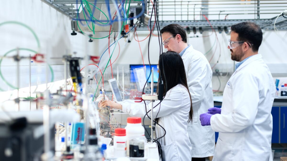 ¿Cuánto cuesta formar a un investigador en España? Demasiado como para perderlo