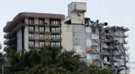 (VÍDEO) Al menos 4 muertos y en torno a 99 desaparecidos tras el derrumbe de un edificio en Miami Beach