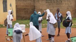 Matan a un policía y raptan a un número indeterminado de alumnas en un ataque a un colegio en Nigeria