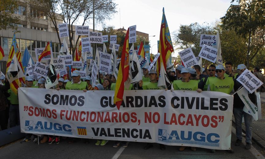 Guardias civiles de toda España se manifiestan en Madrid: «El PSOE ha dilapidado nuestros escasos derechos»