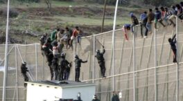 Heridos 9 guardias civiles al frenar la violenta entrada de 150 inmigrantes a Melilla