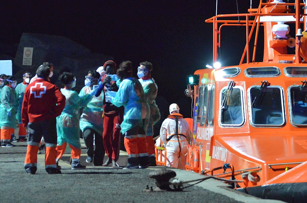 Muere una niña de cinco años tras ser evacuada de una patera que llevaba 17 días en el mar