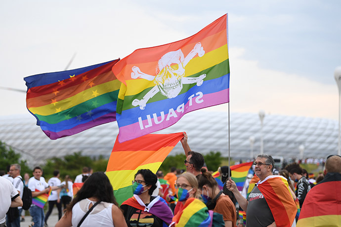 Múnich se engalana con la bandera LGTBI para recibir a Hungría y responder a la UEFA 1