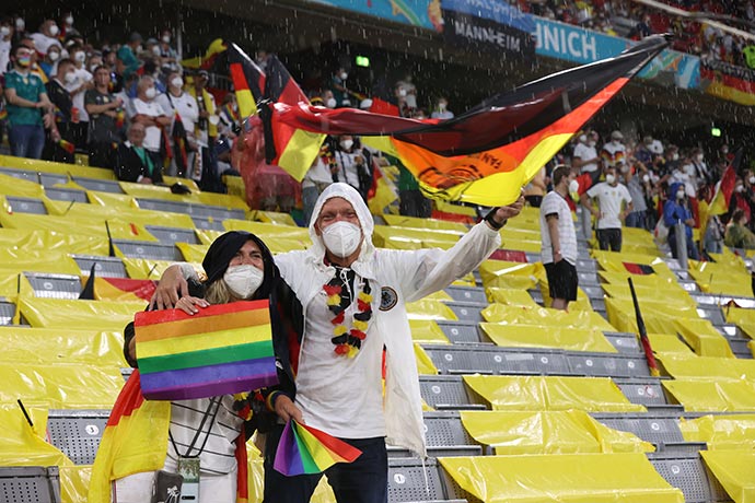 Múnich se engalana con la bandera LGTBI para recibir a Hungría y responder a la UEFA