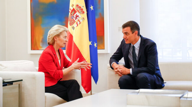 Bruselas avisa a España tras el recurso de Ayuso: el plan de recuperación debe implementarse "tal y como ha sido acordado"