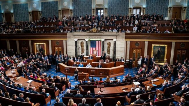 El Senado de EE.UU. aprueba un paquete de 40.000 millones de dólares en ayuda para Ucrania