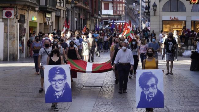 (VÍDEO) Covite denuncia el "culto al terrorismo" por la concentración en Bilbao a favor del primer asesino de ETA