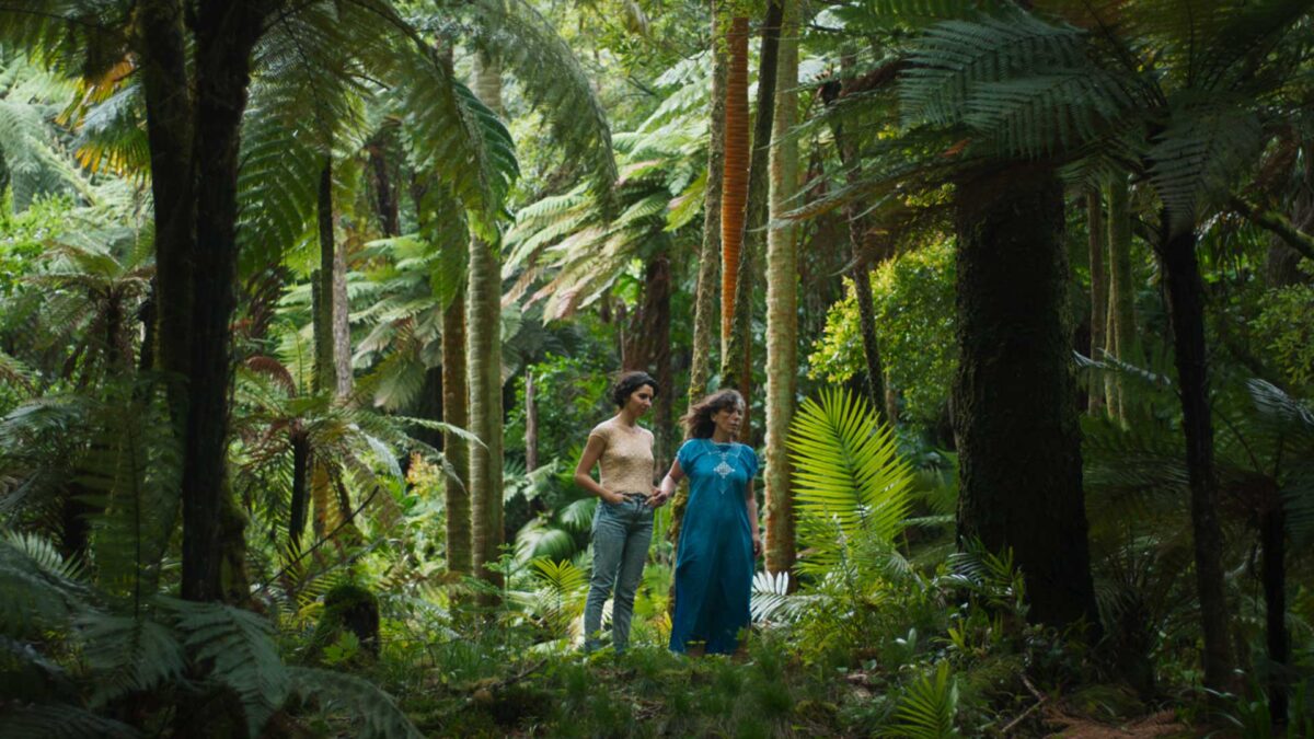 Lois Patiño y Matías Piñeiro unen sus talentos para revisar los enigmas de ‘La tempestad’