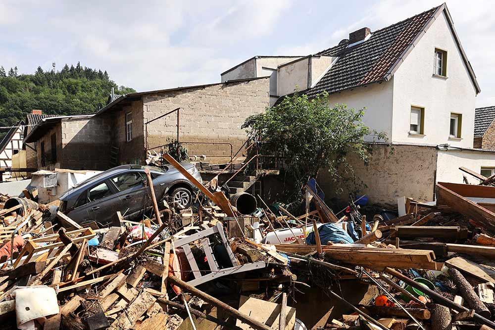 Aumentan a 156 los muertos por las inundaciones en Alemania y el peligro se extiende al este y el sur
