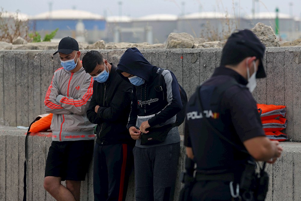 Condenan a dos años de prisión y multa a 38 migrantes del CETI de Melilla por un motín