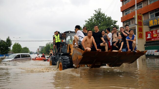 Las impresionantes imágenes que dejan las fuertes lluvias en China, con más de 375.000 evacuados
