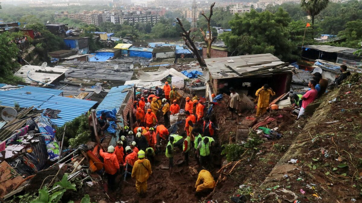 (VÍDEO) India, en situación crítica por las fuertes lluvias que dejan más de 130 muertos