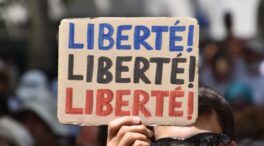 Así funcionará el polémico certificado sanitario en Francia para diferenciar entre vacunados y no vacunados